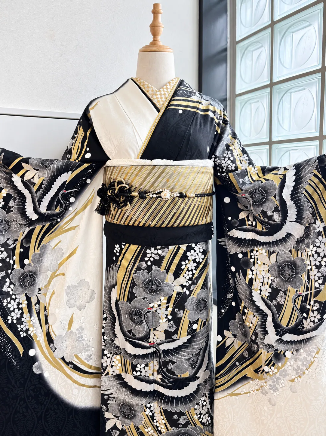 Front detail of the Furisode Plan A — Gold kimono and obi